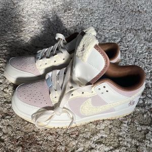 Women’s Nike Dunks size 7 2023 edition